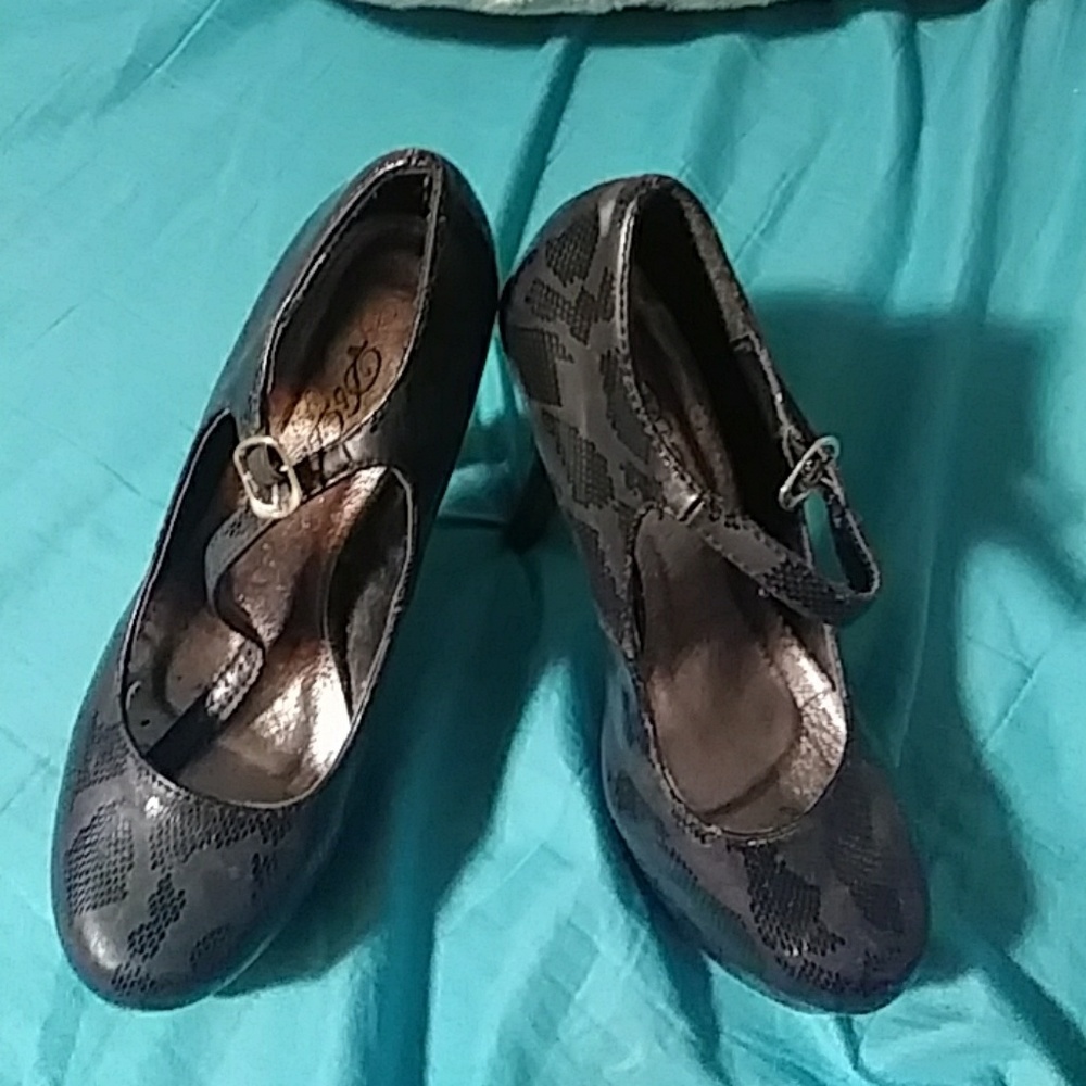 Heels - Picture 1 of 2